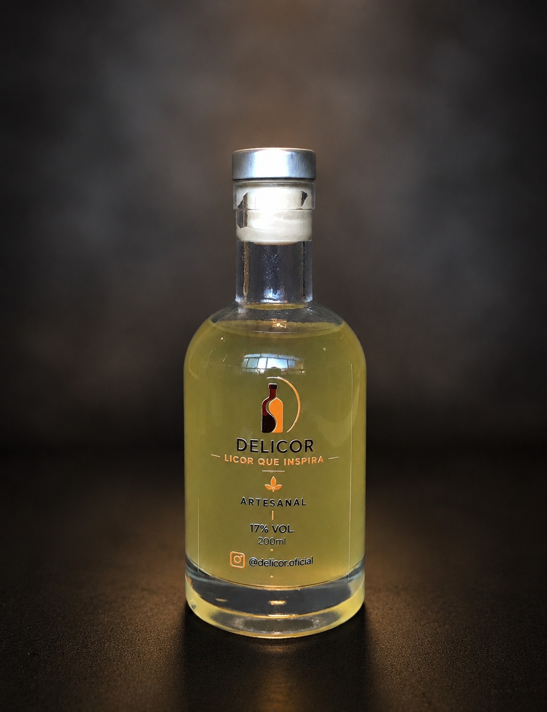 Licor de Abacaxi com Hortelã Delicor