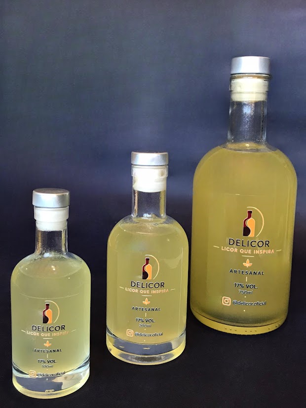 Trio de garrafas de licor de Abacaxi com Hortelã Delicor
