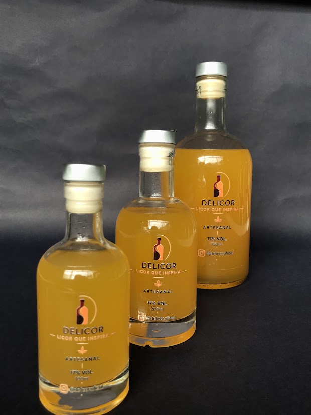 Trio de garrafas de licor de Maracujá Delicor